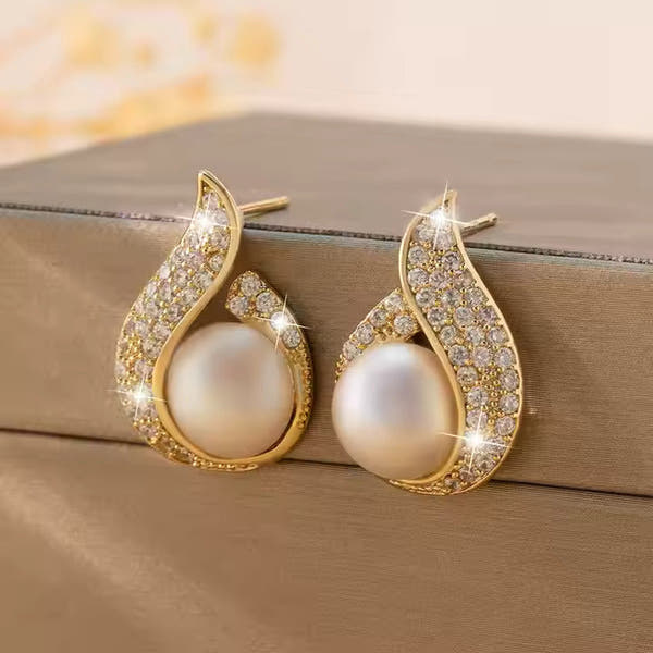 Elegant Teardrop Stud Pearl Earrings